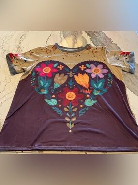 NWOT Printed Floral Heart Graphic Tee